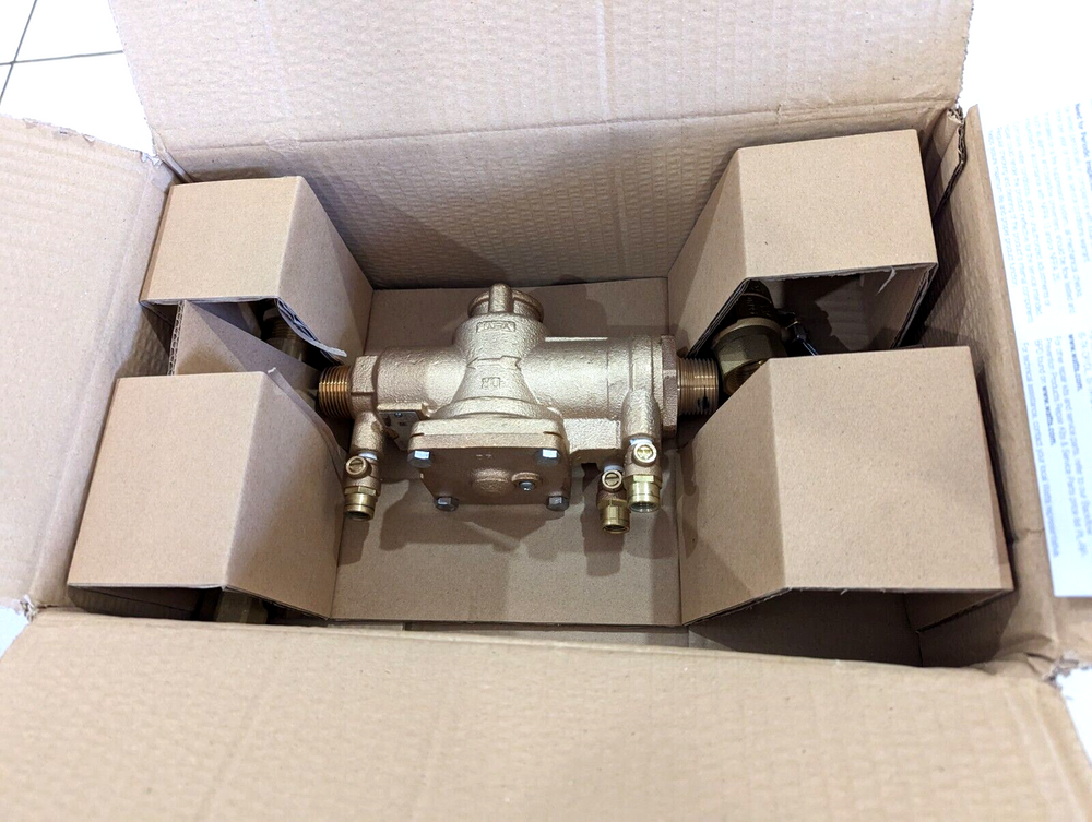 
                  
                    Load image into Gallery viewer, Watts 009-025-LBS 25mm 1&amp;quot; RPZ Reduced Pressure Zone Backflow Preventer Kits Carton Box Contents
                  
                