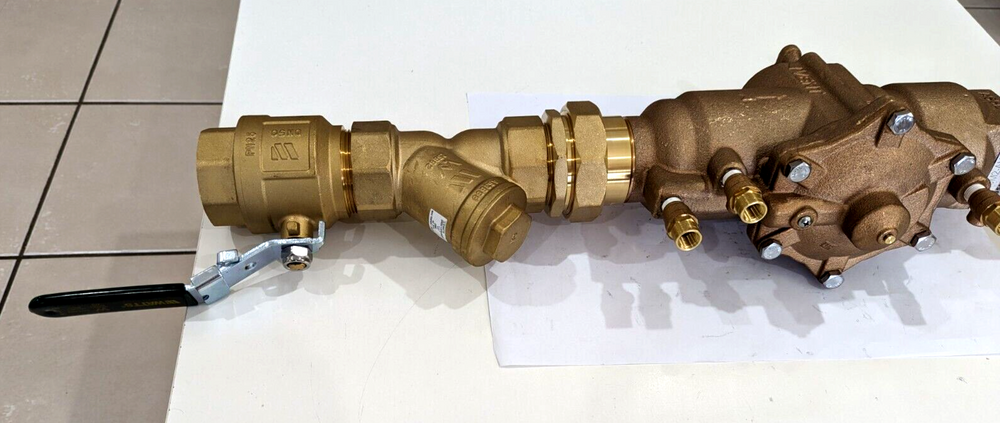 
                  
                    Load image into Gallery viewer, Watts 009-050 50mm 2&amp;quot; RPZ Reduced Pressure Zone Backflow Preventer kits with Unions
                  
                