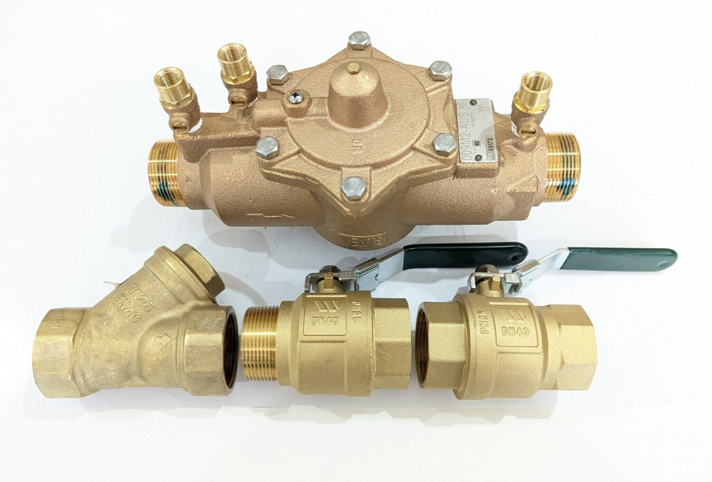 
                  
                    Load image into Gallery viewer, Watts 009-040-LBS 40mm 1 ½&amp;quot; RPZ Reduced Pressure Zone Backflow Preventer Kits strainer and ball valves, no unions
                  
                